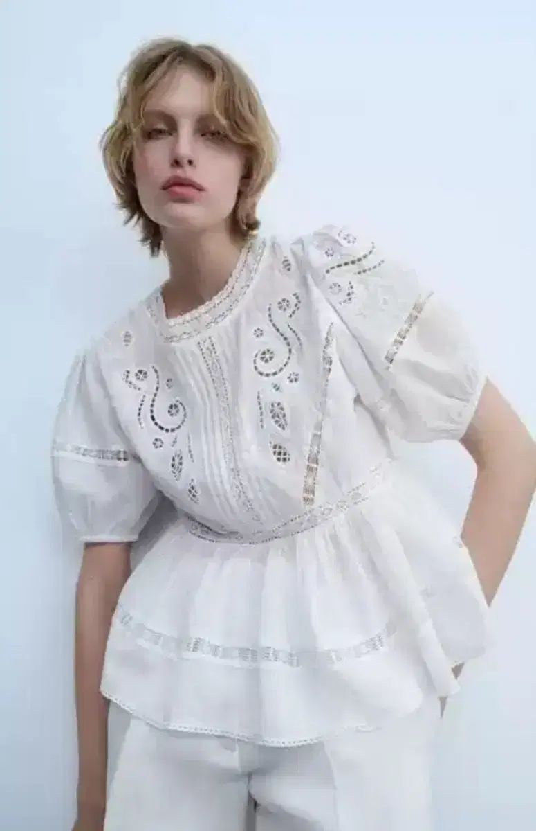 【極美品】シーニュ　パフパワショルブラウス・Shiee・ホワイト・Cygne 新品未使用】シーニュ cygne パフパワショルブラウス ホワイト cygne