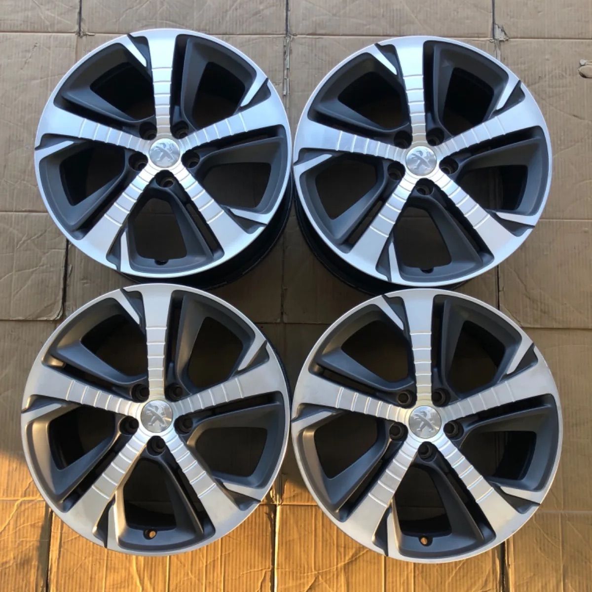 プジョーRCZ 純正アルミホイール4本とスタッドレスタイヤ4本セット 正規品】プジョー RCZ 純正 18in 8J +27 PCD108 4本セット 品番