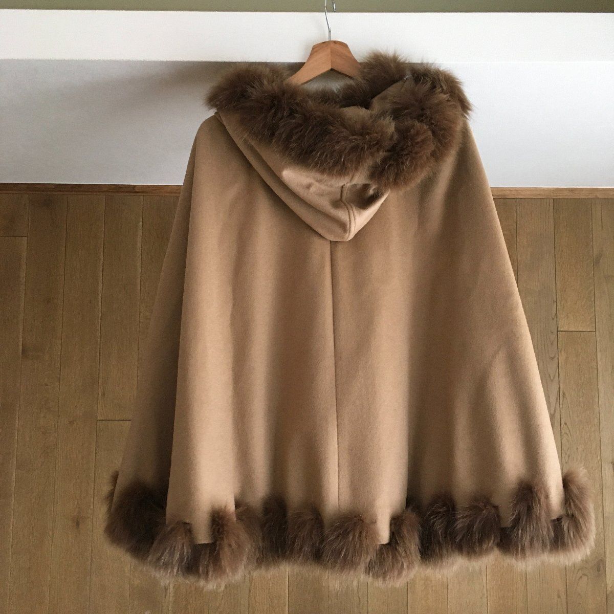 【極美品】　ポンチョ　高級感　ブラック　カシミヤ　ブルーフォックス　ケープ　40 ポンチョ 高級 （極美品】 ポンチョ 高級感 ブラック カシミヤ