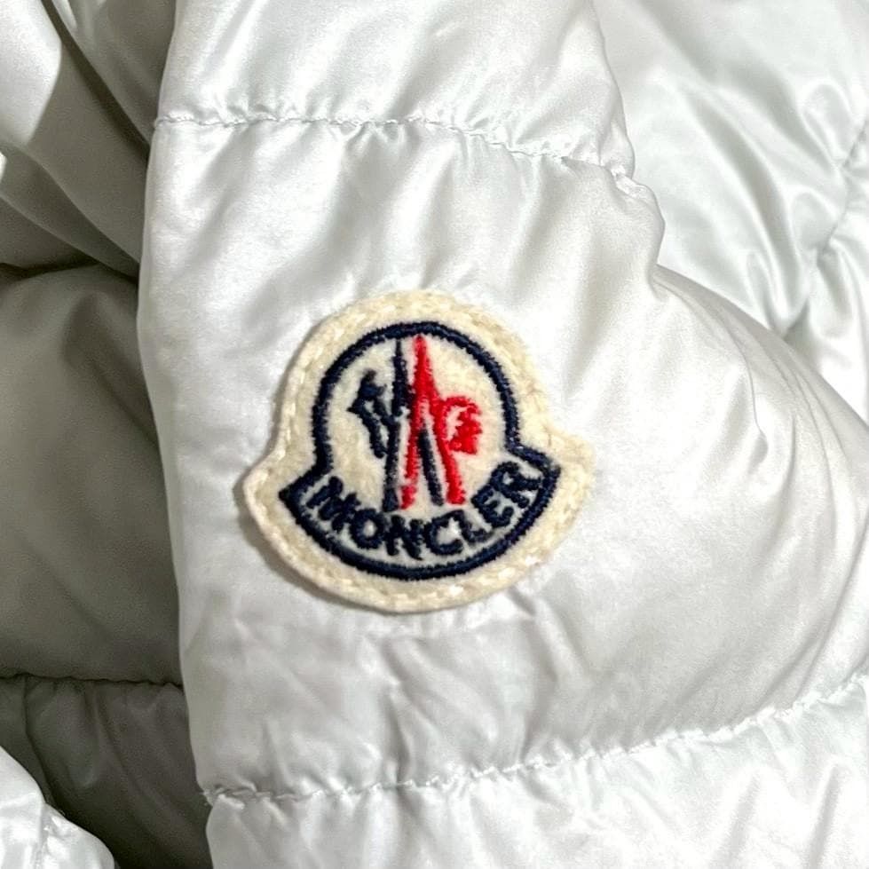 人気✨MONCLER モンクレール ODILE ロゴワッペン フリルダウン