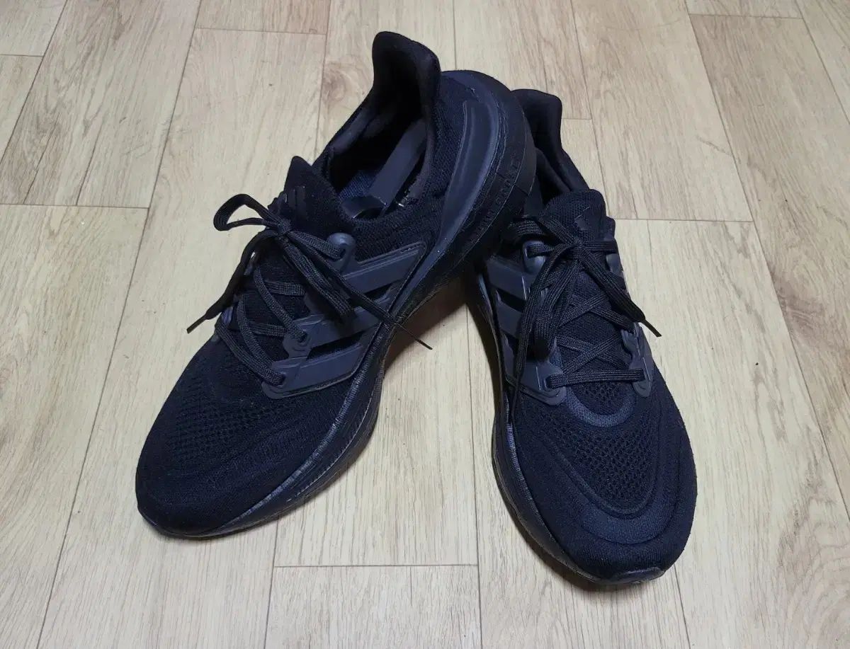 280 mm アディダス ウルトラブースト ライト