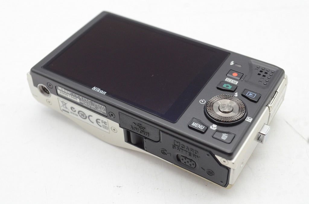 コンパクトデジタルカメラ シャンパンシルバー