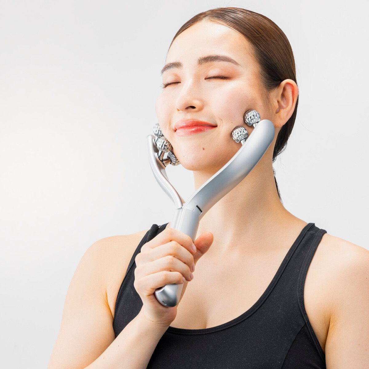 ニップラックス EMS 美顔ローラー べローラ NP-BRL23SV - メルカリ