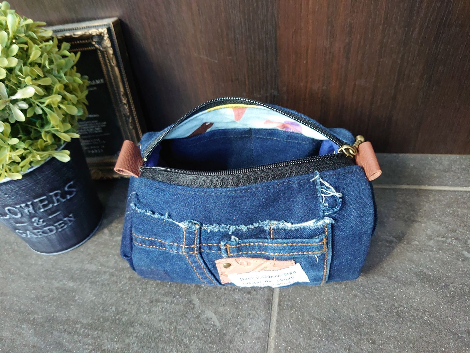 No.185【DENIM✖️PopなBIRDポーチ❇️】デニムリメイクポーチ鳥柄  