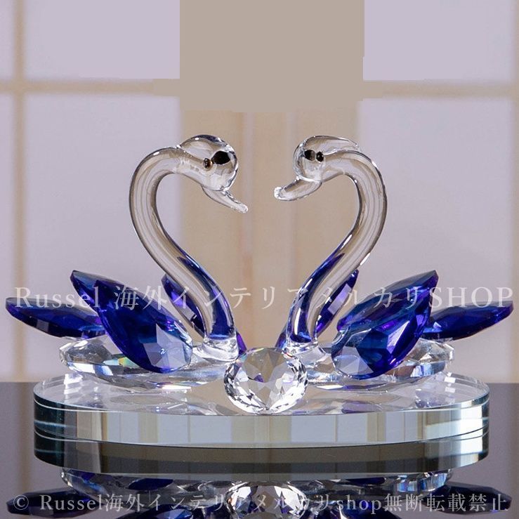 クリスタルガラスの鳥の置物 ２羽の鳥がさえずってます。角度を変えて写真撮ってます クリスタルガラスの鳥の置物 2羽の鳥がさえずってます。角度を