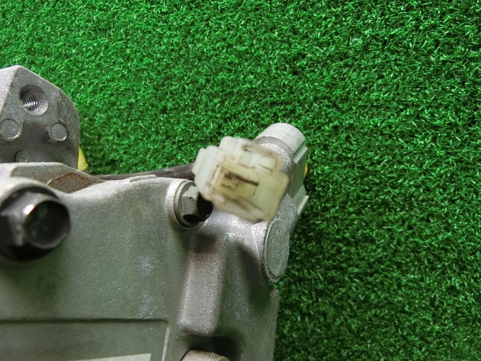 AC コンプレッサー