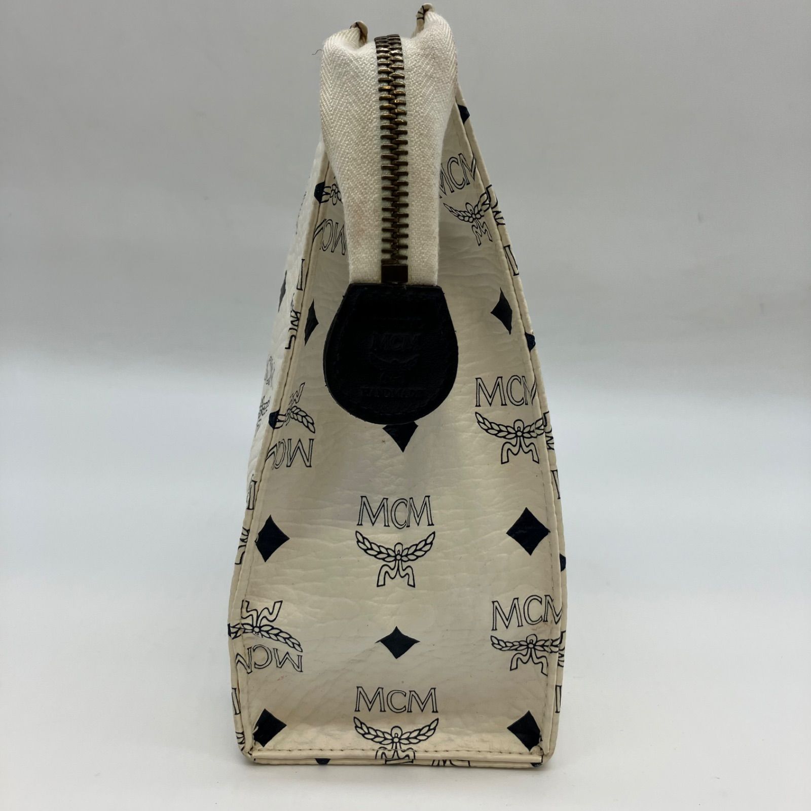 TA250【お買い得】MCM クラッチバッグ ロゴプリント ホワイト - メルカリ