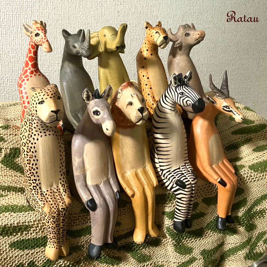 再入荷 置物 動物オブジェ キリン 置物 お座りアニマル 木彫り 天然木