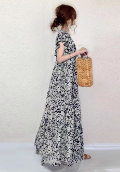 ゆったりと甘いVネックの花柄の飛飛の袖のプリントのワンピース女夏のa字の大きい振り子の長いスカートです