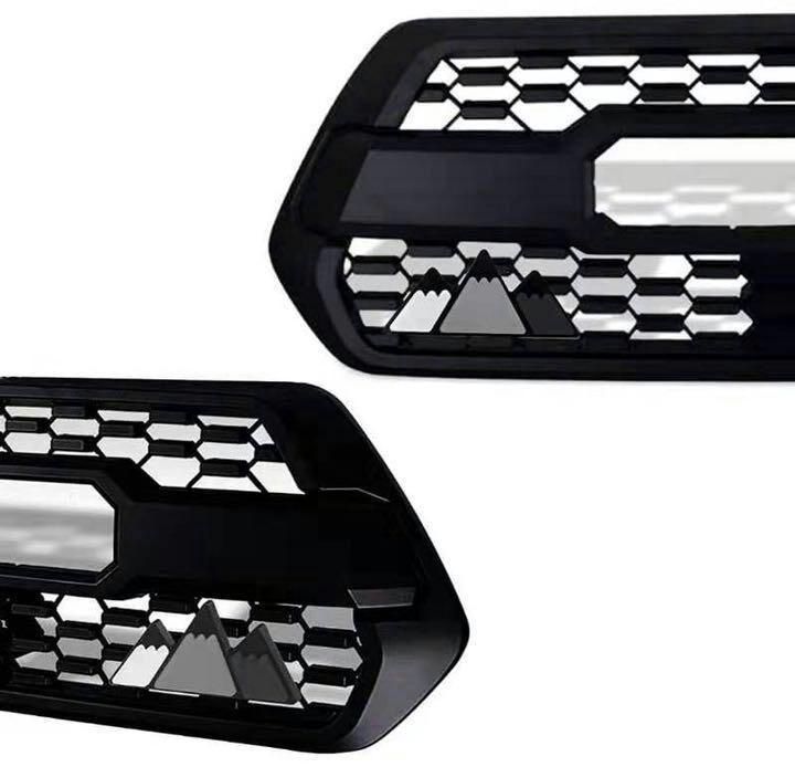 トヨタ タコマ マウンテン トリプル 3色 グリル バッジ グレー MANTTHAN_COM