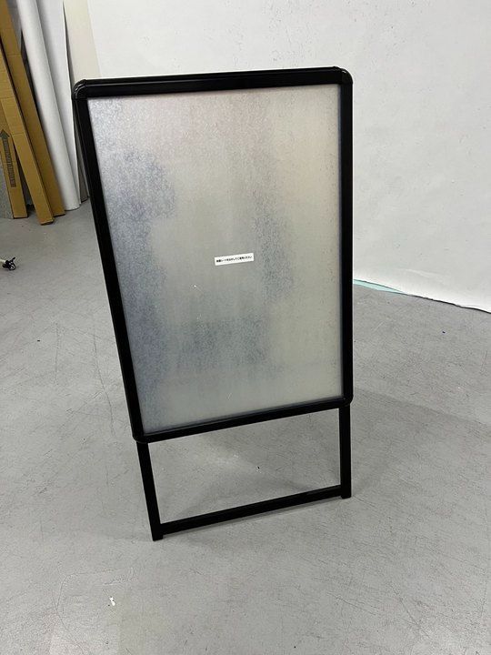 看板 たて看板 スタンド看板 A型看板 パネルスタンド 店舗用看板 屋外 ポスターフレームスタンド グリップ式A型看板 防雨 案内 A 1 両面 ブラック W 635 mm×H 1200 mm kjc-a 1-d