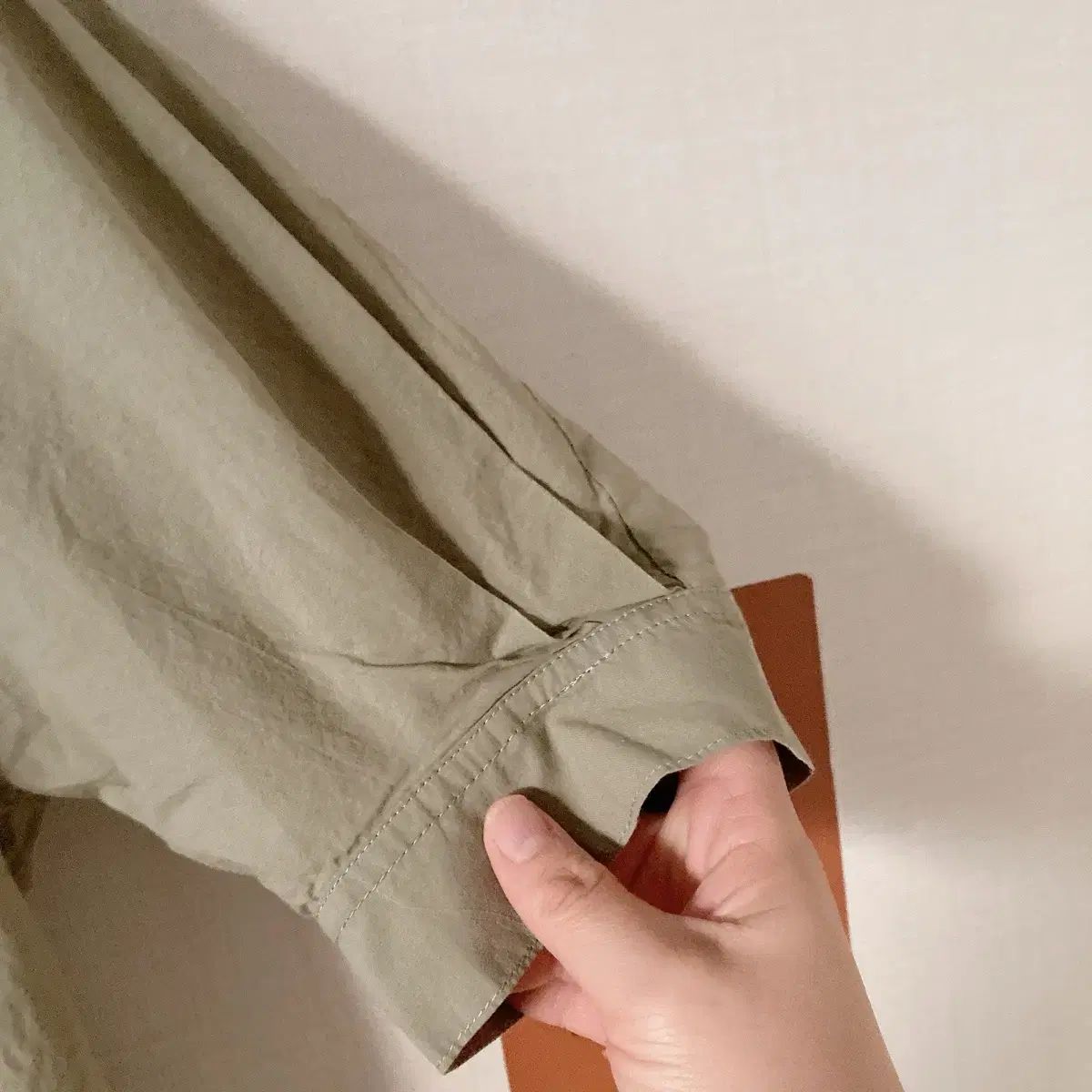 MHL 半袖ワンピース　カーキ MHL.（エムエイチエル）の「WORN COTTON WOOL TWILL（ワンピース