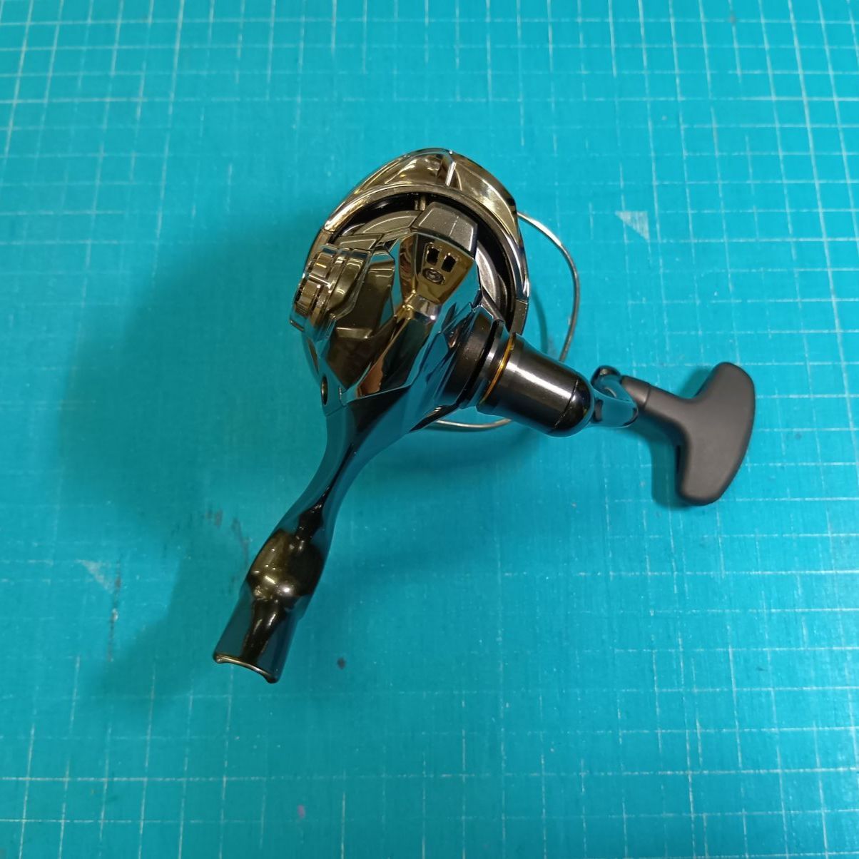 美品】シマノ 20 ツインパワー C3000MHG スピニングリール