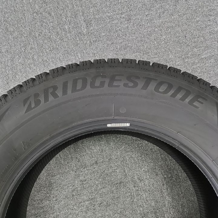 0T25072 _スタッドレスタイヤ BRIDGESTONE ブリヂストン BLIZZAK VRX2 225 65R17 4本セット