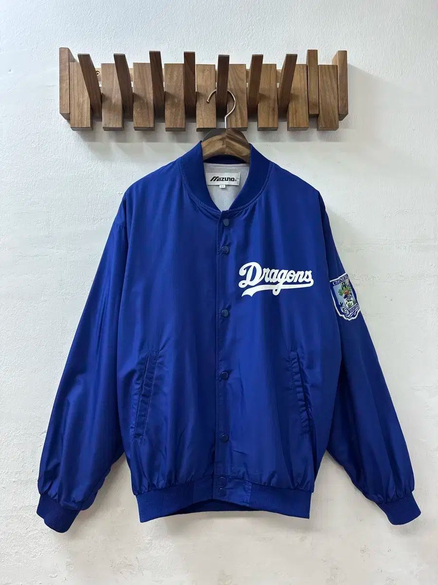 中日ドラゴンズ MIZUNO ウインドブレーカー ジャンパー ジャケット ミズノ 楽天市場】ミズノ MIZUNO Dragonsレプリカウィンドブレーカー
