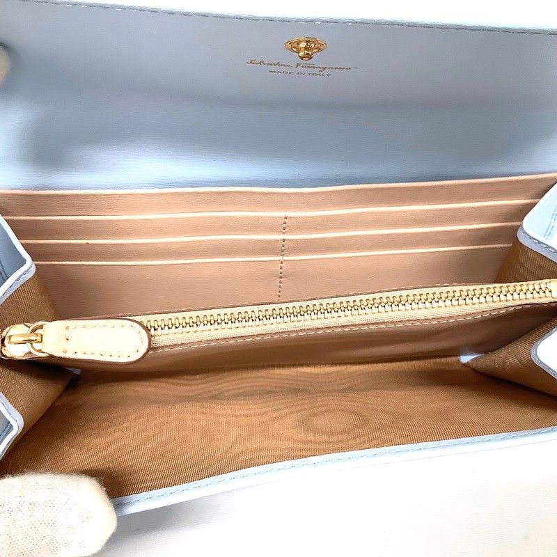 未使用品　箱付き　Salvatore Ferragamo 折り財布　ガンチーニ FERRAGAMO（フェラガモ） Salvatore Ferragamo 財布 二つ折り財布