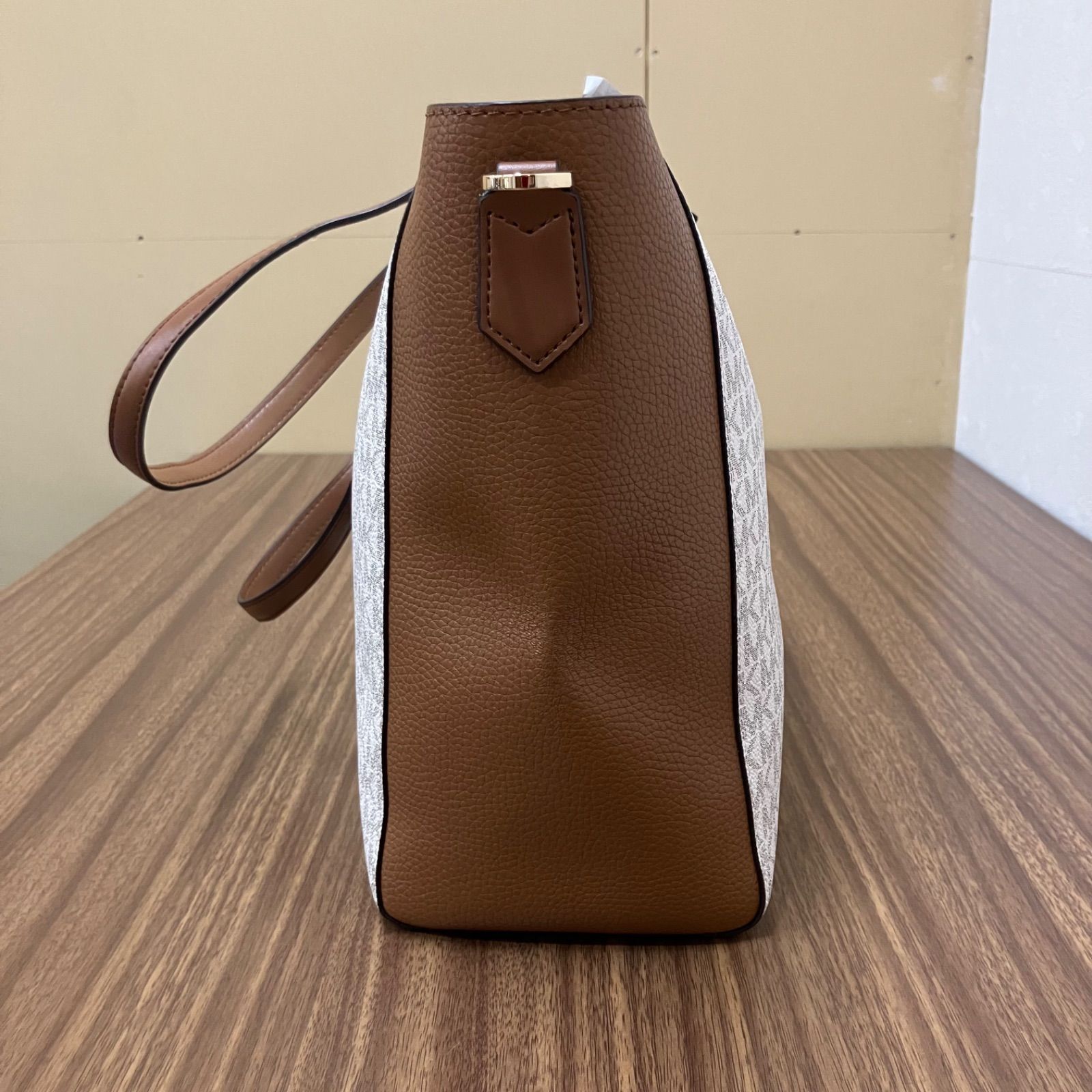 未使用MICHAEL KORS トートバッグ ブラウン/ホワイト 未使用タグ付き)Michael Kors トートバッグ ホワイト/ブラウン