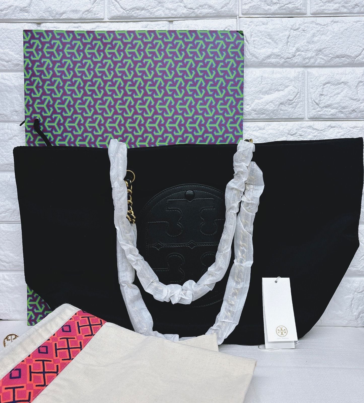大人気♡羽のように軽いトート】新品 Tory Burch＊ELLA CHAIN TOTE