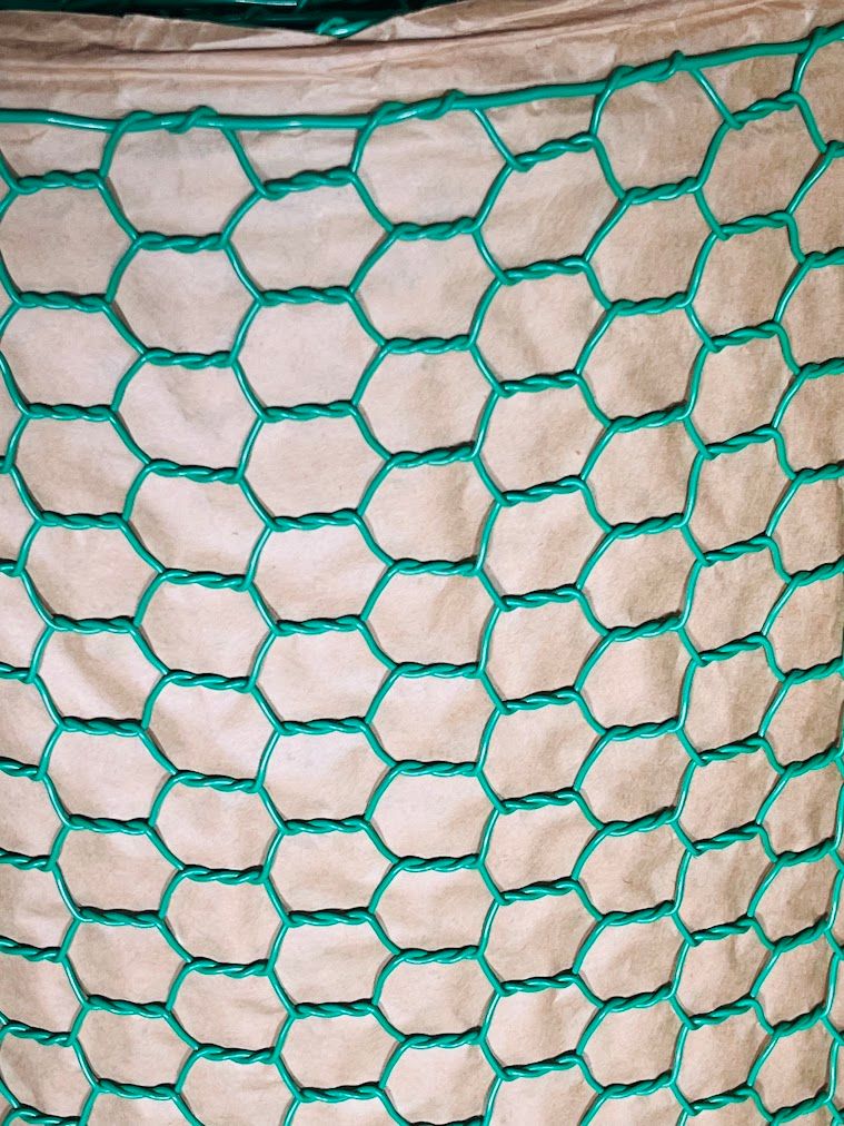 ビニール亀甲金網グリーン 目開き 20mm 20 線径 0.85mm サイズ 910mm×30m 17.5kg