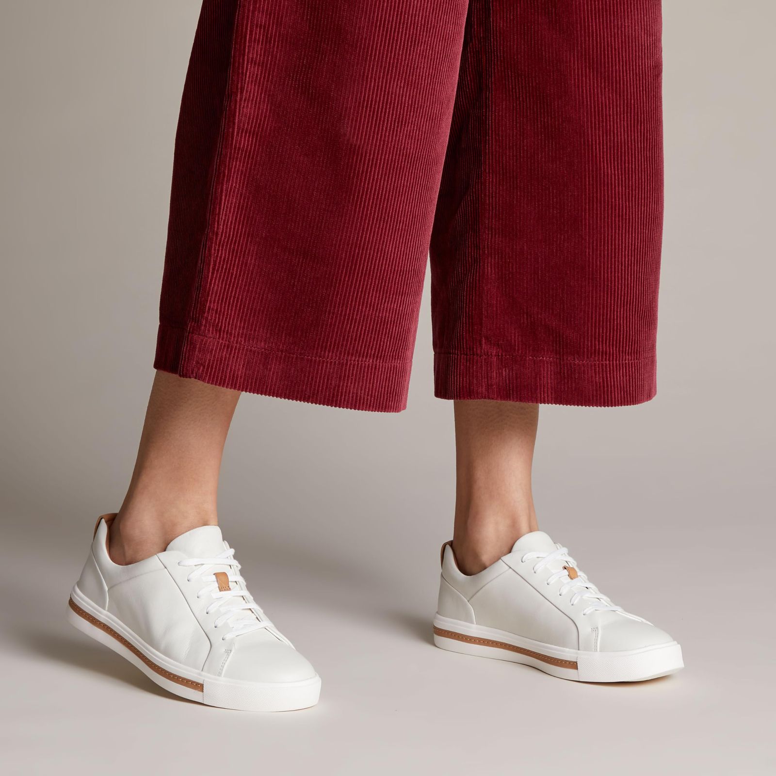 アンマウイレース スニーカー