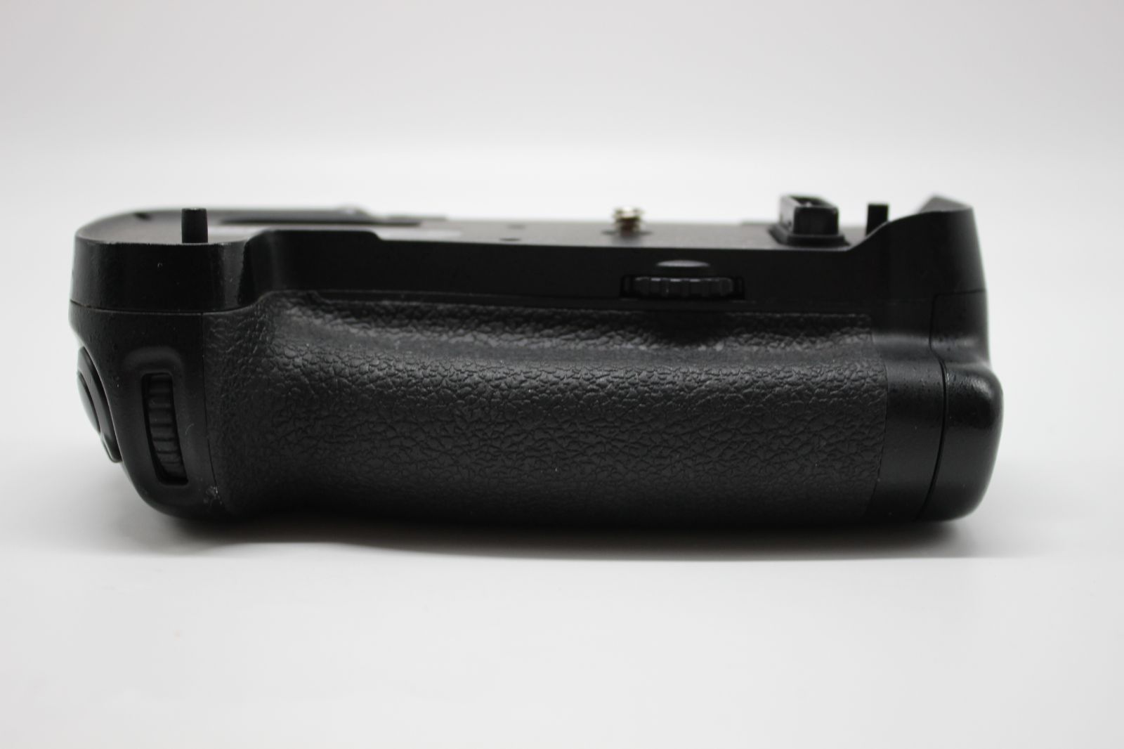 Nikon マルチパワーバッテリーパック MB-D17 マルチパワーバッテリーパック MB-D17 - 概要 | アクセサリー | ニコン