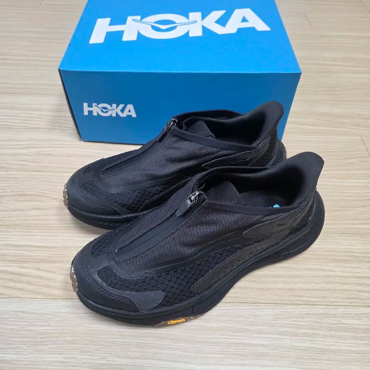 255 HOKA ONE ONE ホカオネオネ プロジェクト 輸送 カーボン 黒