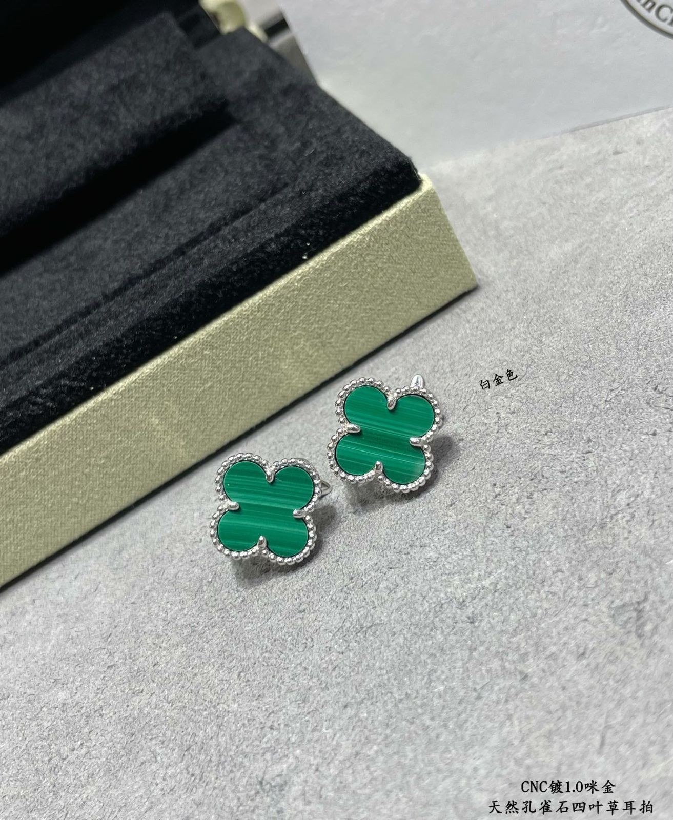 【本店】ギフト大人気♡VanCleef マラカイトイヤークリップ 本店】ギフト大人気♡VanCleef マラカイトイヤークリップ