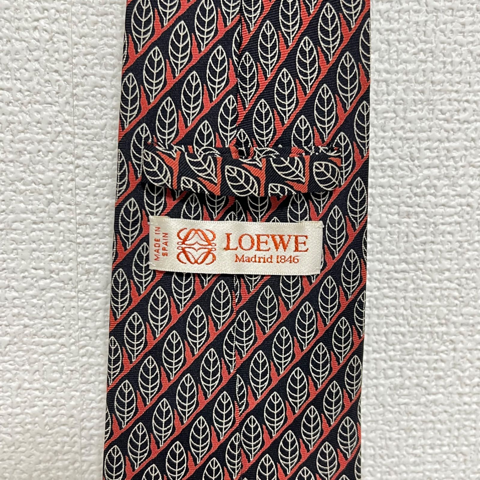 w^)b ロエベ LOEWE 葉柄 ネイビー 赤 シルク100% スペイン製