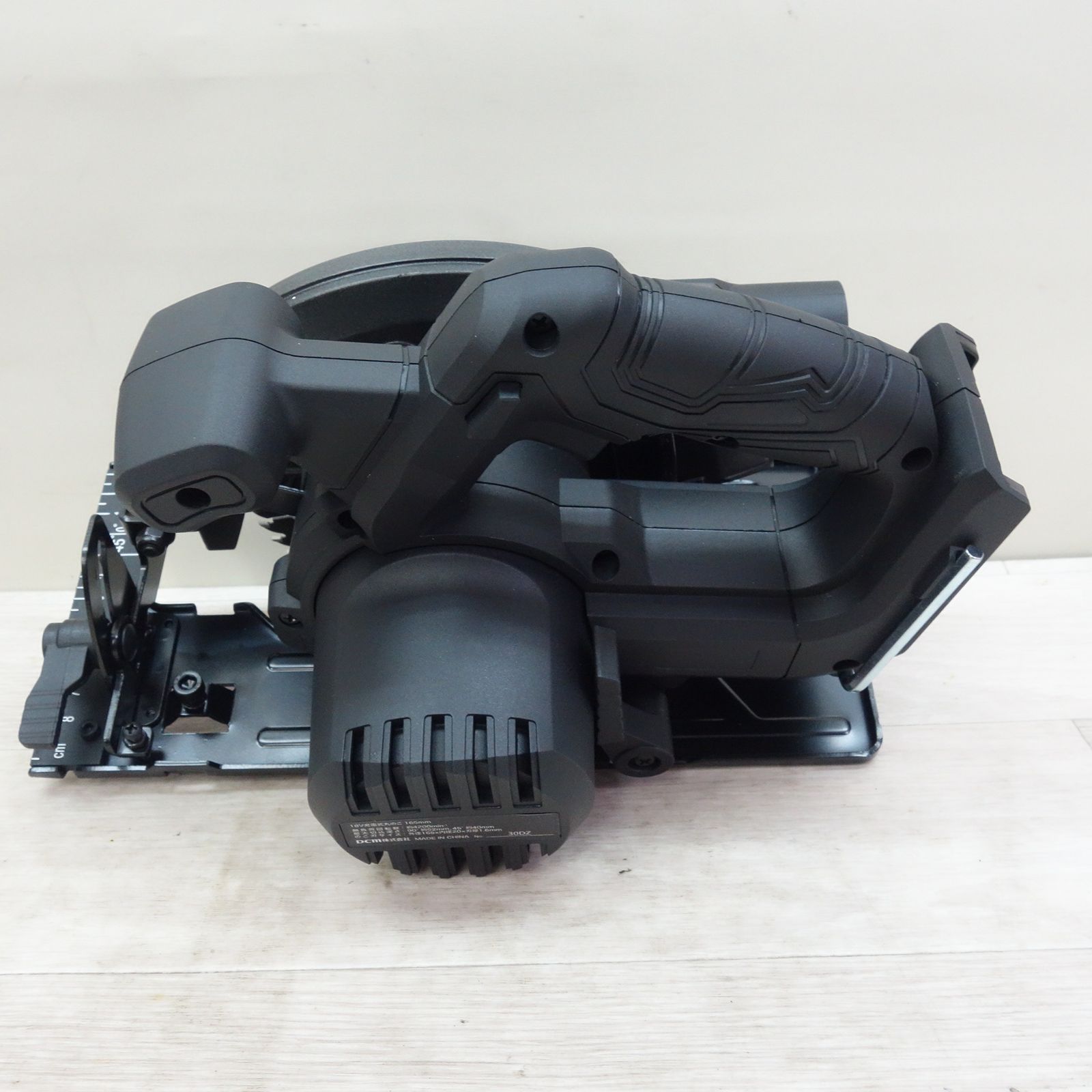 送料無料] 未使用☆DCM 165mm 充電式 丸のこ 18V 30DZ バッテリー 付き