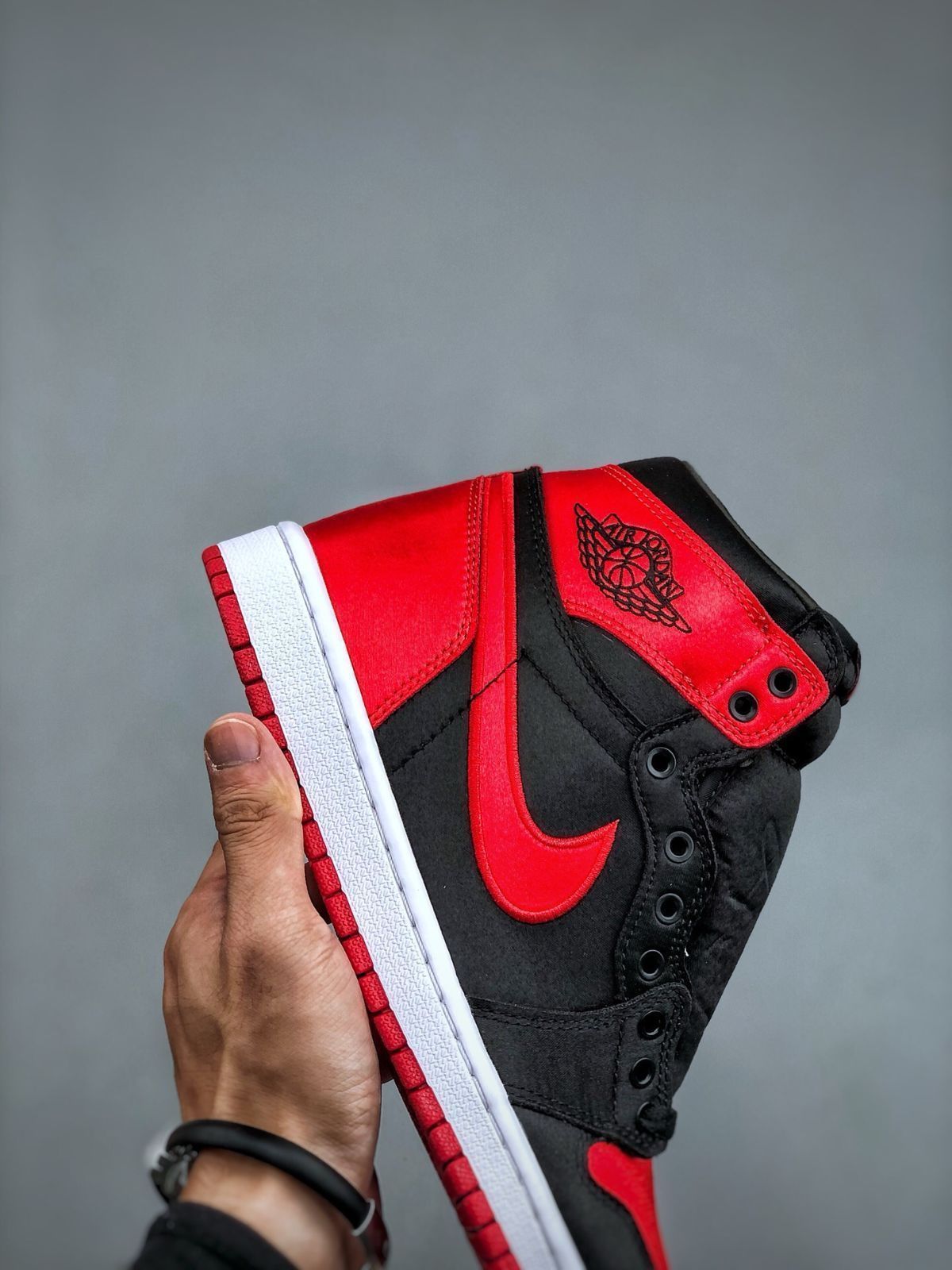 Nike Air Jordan 1　HIGH OG　エア ジョーダン 1 HIGH OG Satin Bred