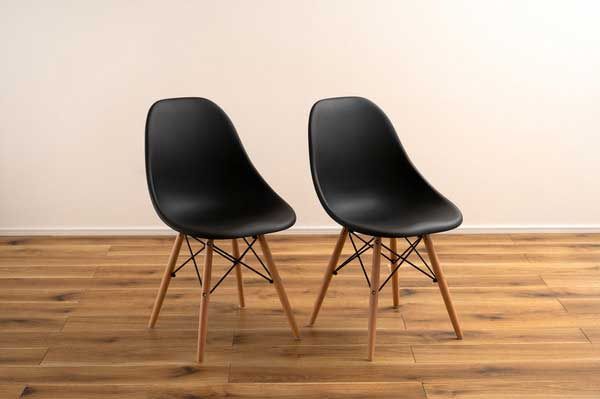 とポリプロピレンのルイスチェア