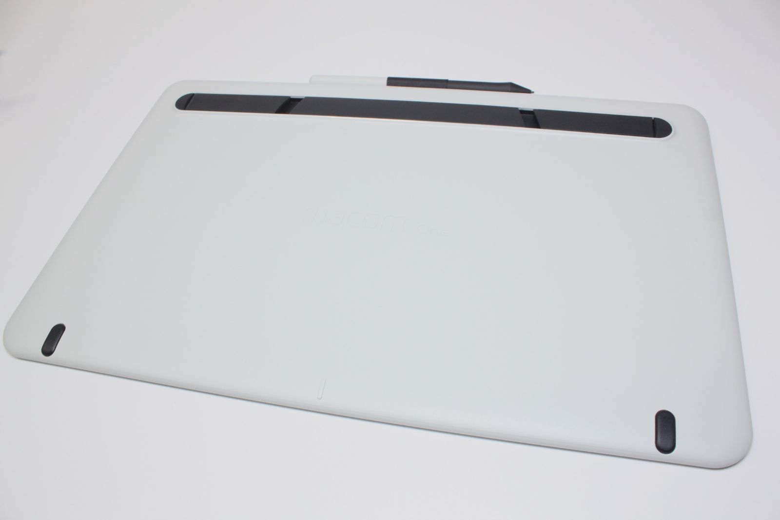 Wacom One ホワイト 13.3型 液晶ペンタブレット Amazon | WACOM(ワコム) DTC133W0D 液晶ペンタブレット Wacom One