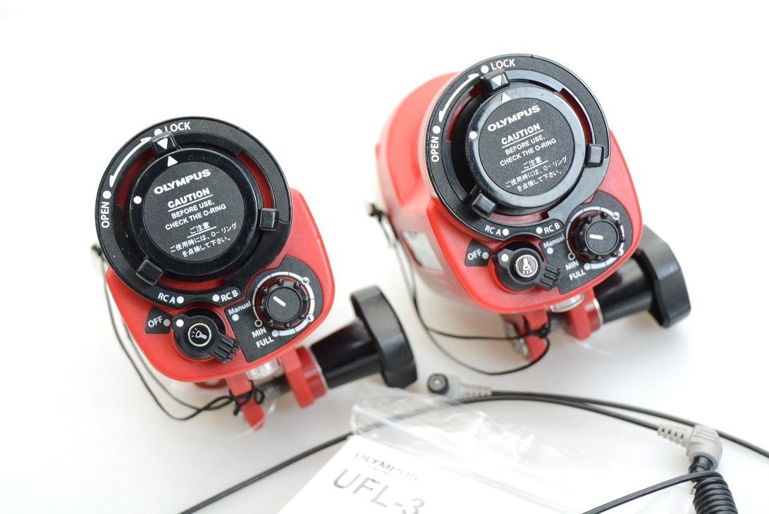 Olympus オリンパス UFL-3 水中専用フラッシュ 2個セット[Camera Olympus オリンパス UFL-3 水中専用フラッシュ 2個セット[Camera