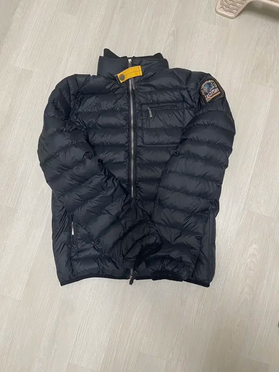 PARAJUMPERS(パラジャンパーズ) 軽量ダウン