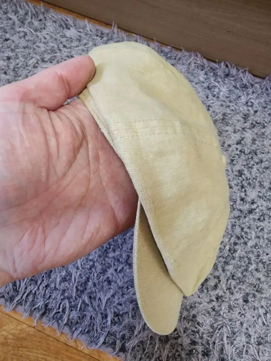 ベージュ