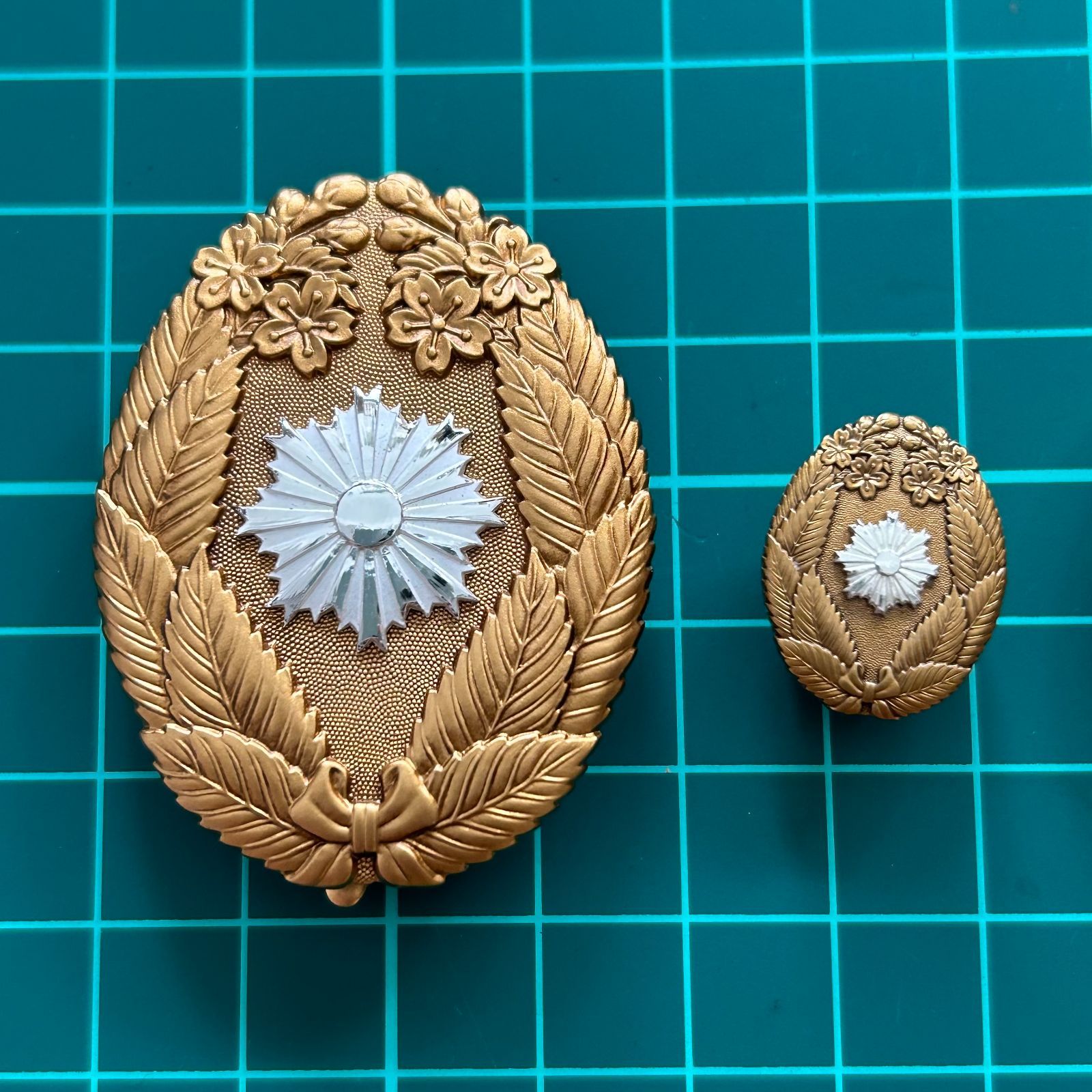 共箱入り 略章付き 警察功績章(造幣局)と愛媛県警察史発刊記念の