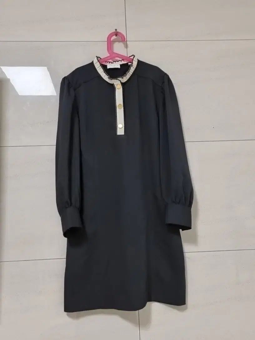 サンドロ Sandro バイ ゴールドボタン 黒 ミニ ワンピース NOITHATQUANGTHANH_NET