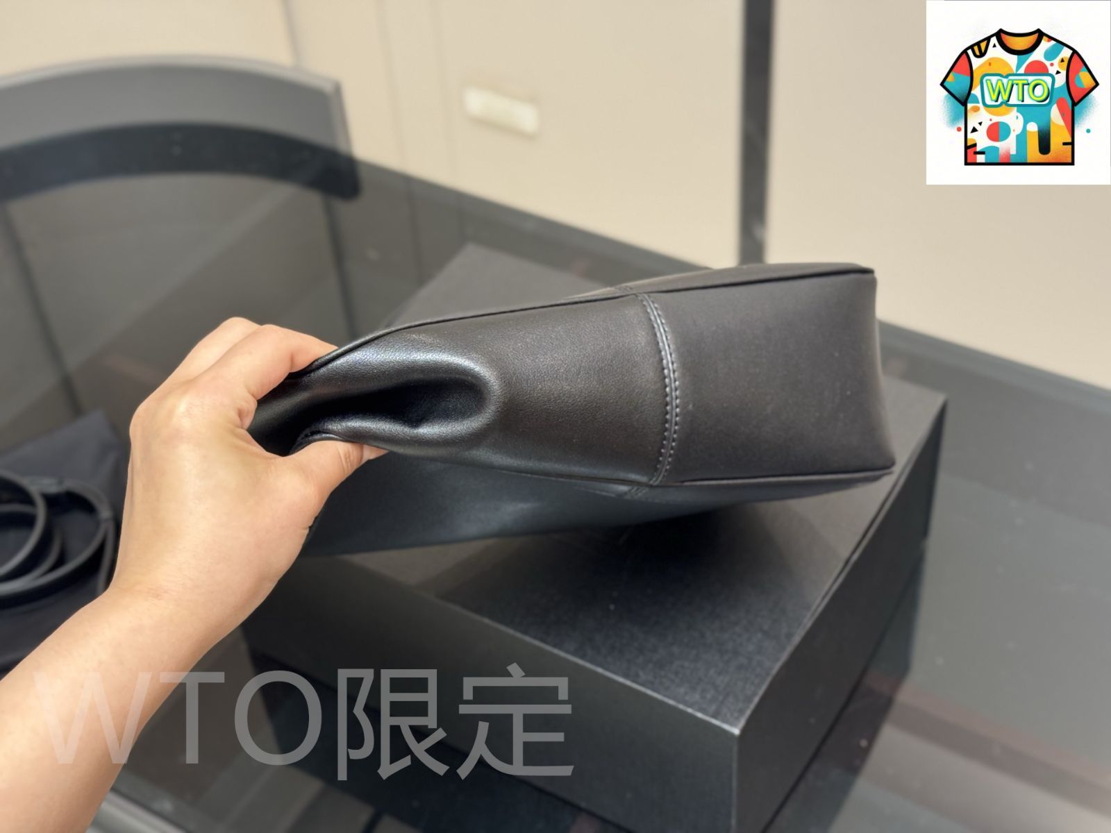 カメラサプルバッグ ナパレザー製でデザイン性豊かなショルダーバッグ