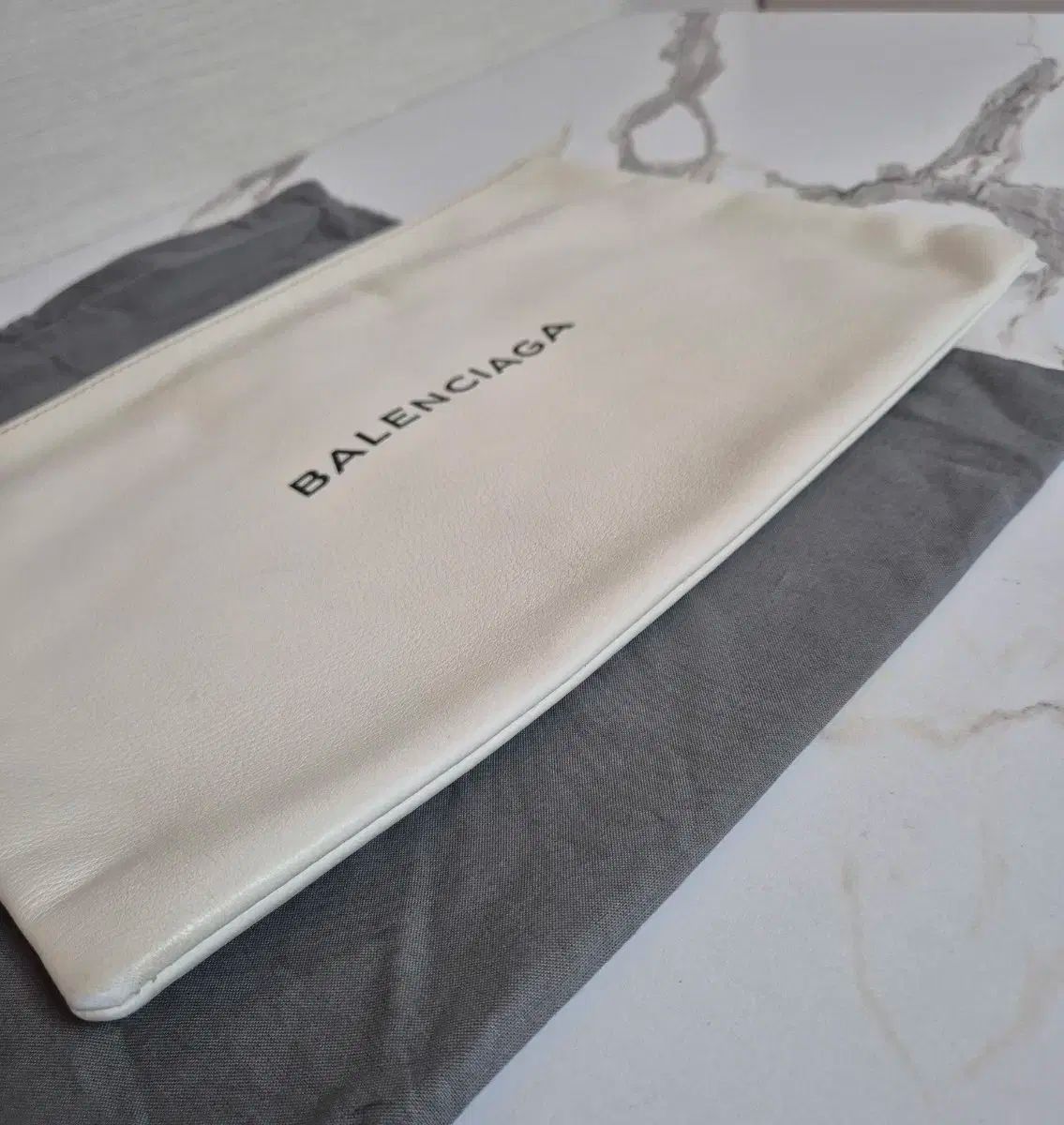 バレンシアガ クラッチバッグ 白