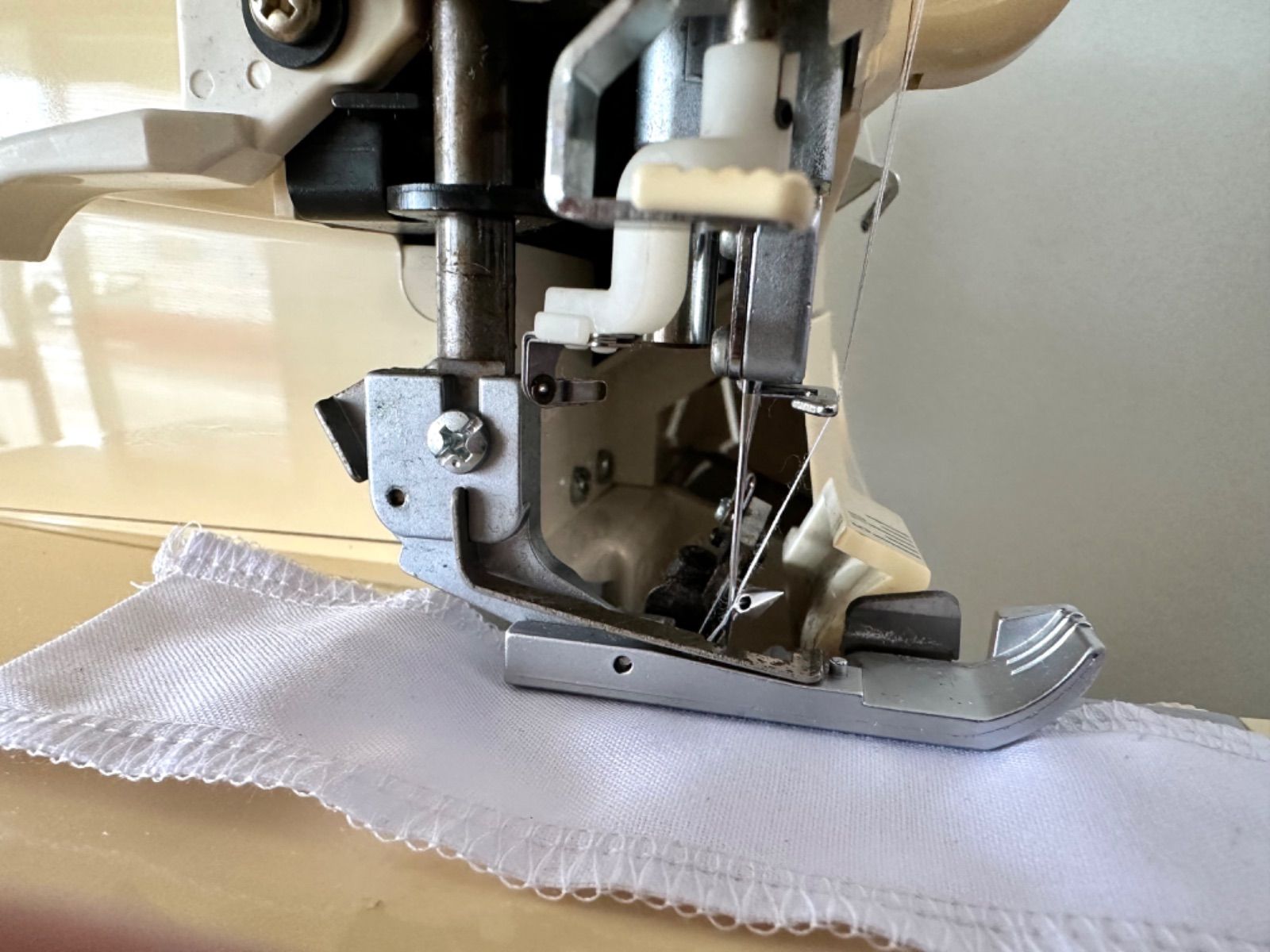 衣縫人 2本針4本糸ロックミシン
