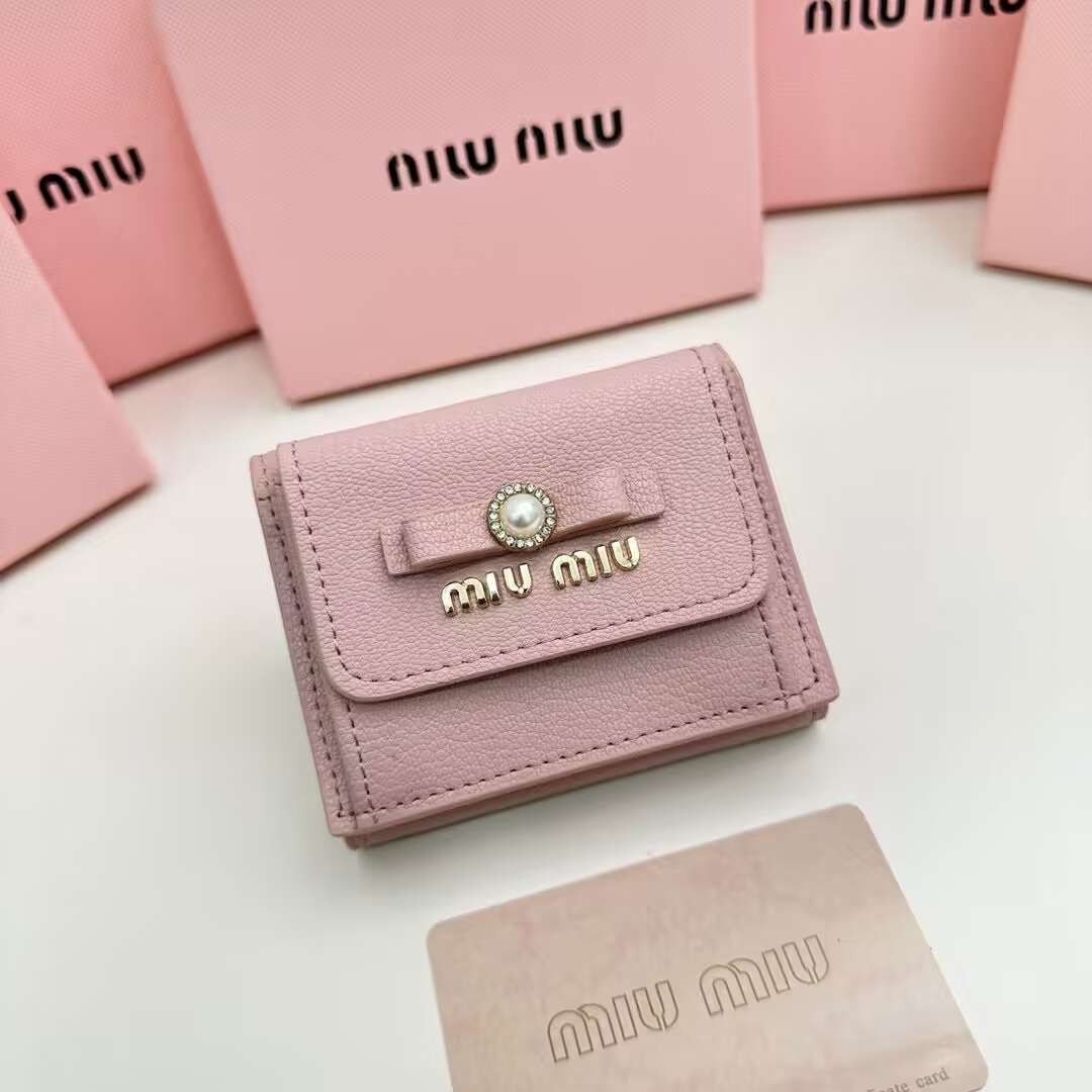 miumiu♡ダブルロゴ リボン ミ三つ折財布 ピンク - メルカリ