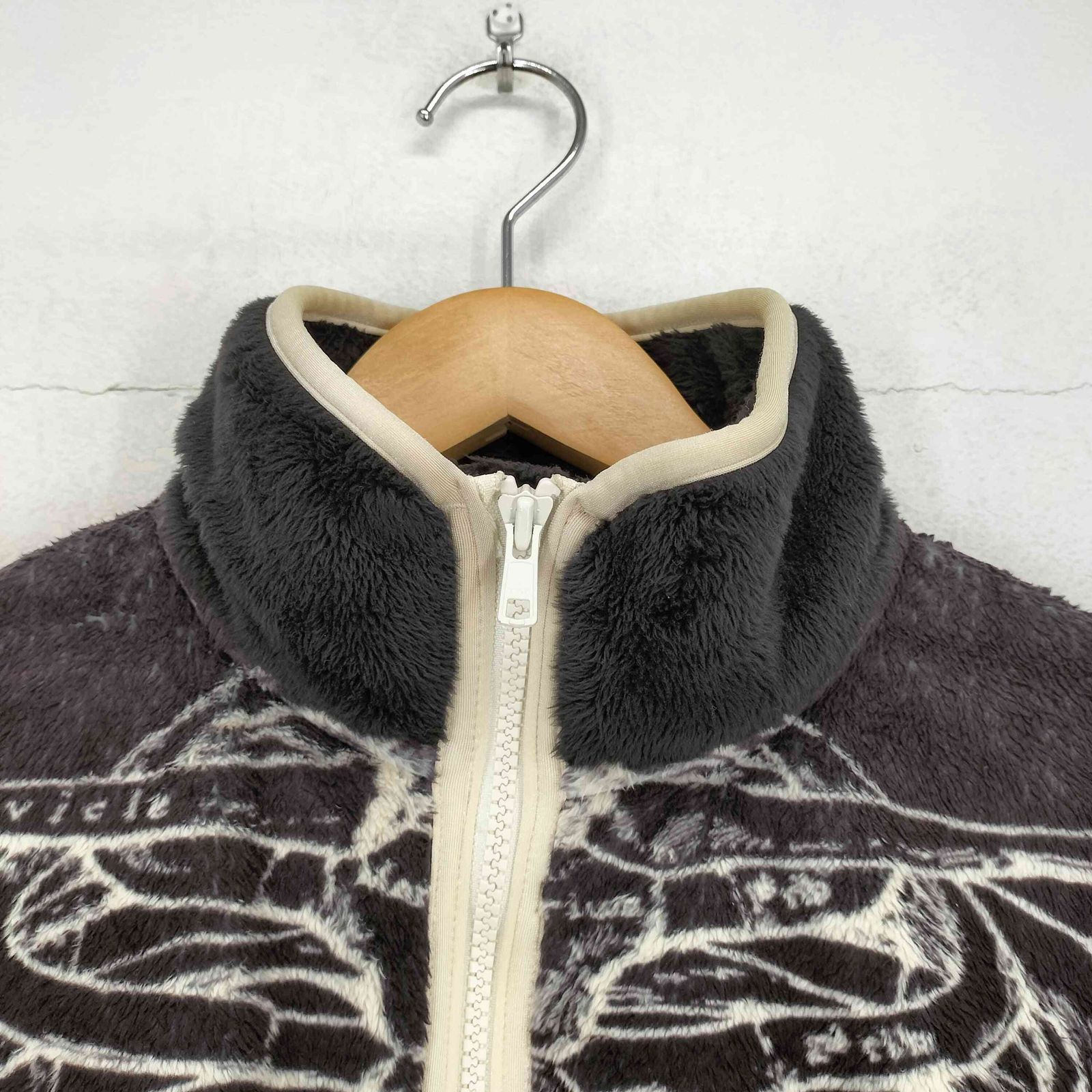 トーキングアバウトザアブストラクション TALKING ABOUT THE