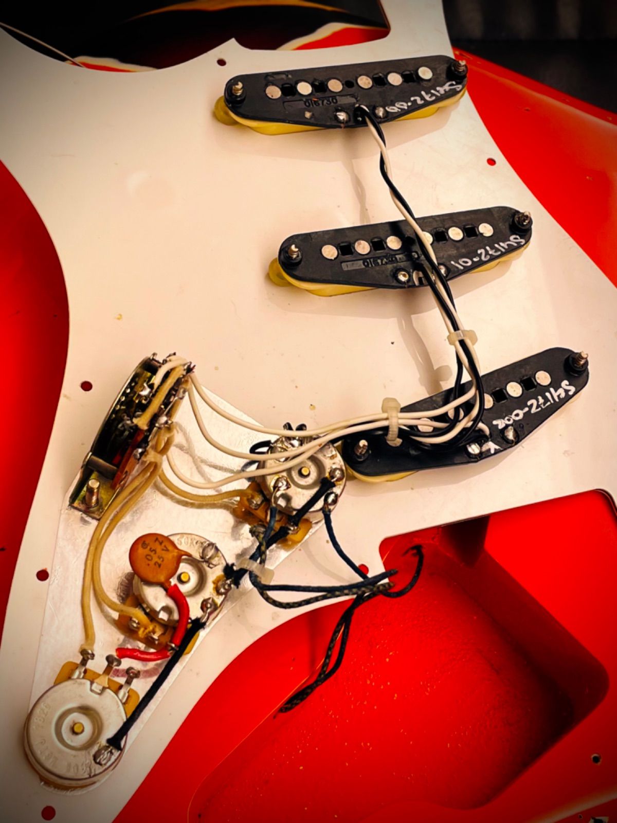 Vintage Fender Japan Stratocaster ST-62 N-シリアル Restomod Heavy Relic Fiesta Red 「Elite Model」