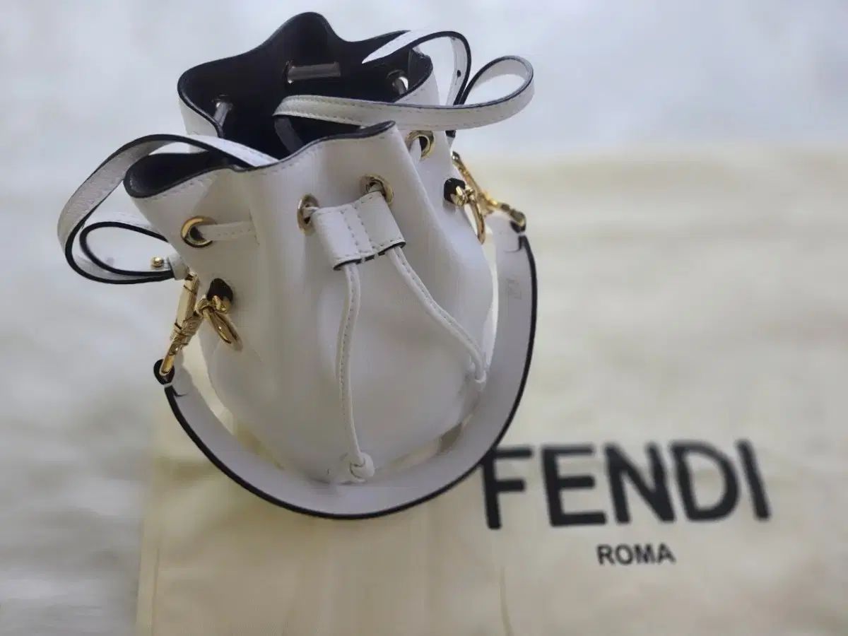 FENDI フェンディ ミニ バケットバッグ ボゾリバッグ