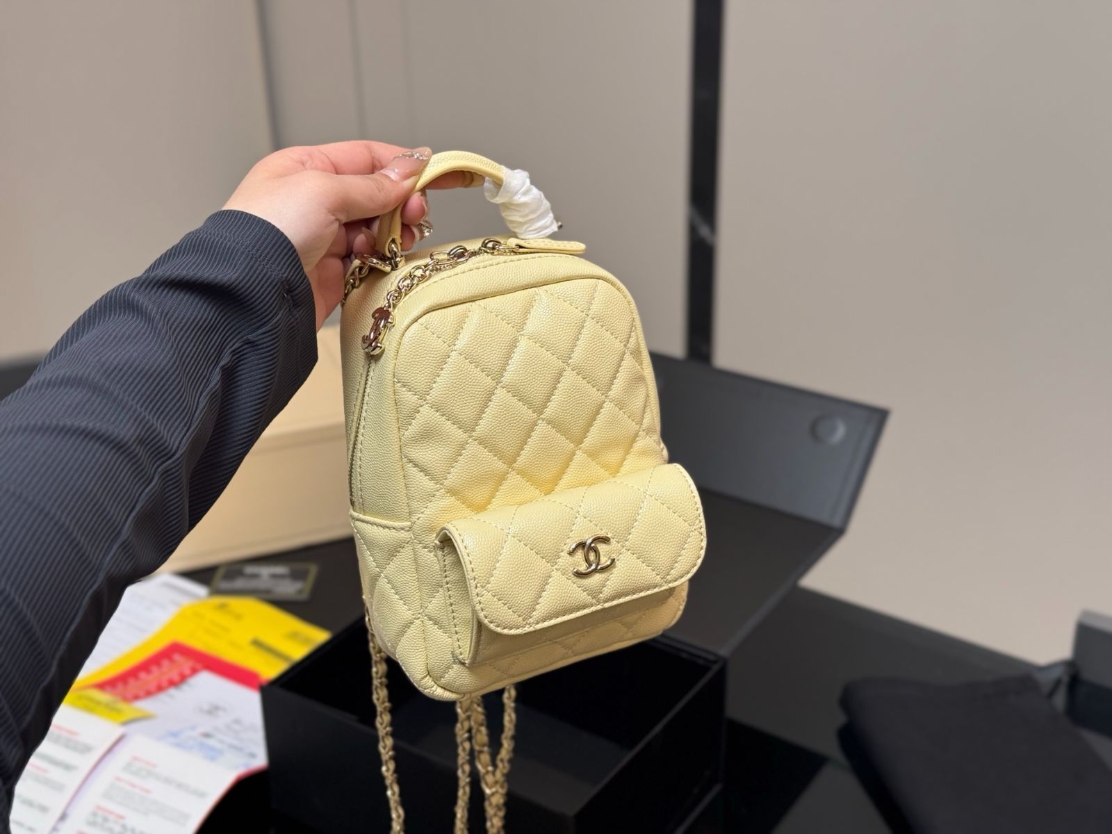 CHANEL 24C新作 使い勝手抜群 ミニバッグ ショルダーバッグ 今日特価】Chanel 24c ミニダブルショルダーバッグ～可愛らしさ