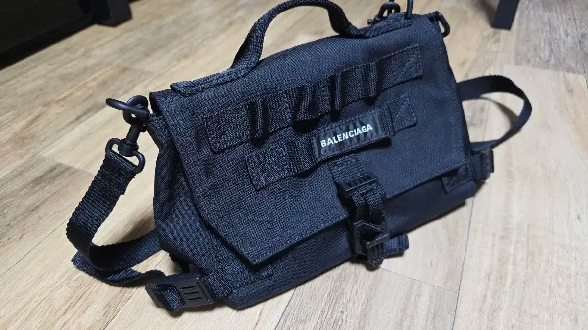 BALENCIAGA バレンシアガ AMI PARIS アミパリス クロスバッグ