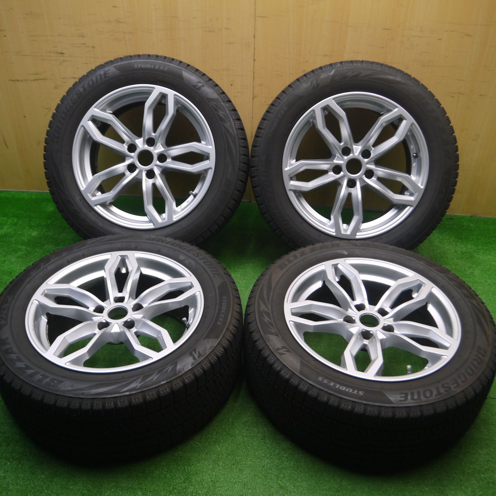 送料無料] バリ溝!キレイ!9.5分☆BMW 等 AGA TAS welt 225/55R17 スタッドレス ブリヂストン ブリザック VRX2  17インチ PCD112/5H☆4101807Hス - メルカリ