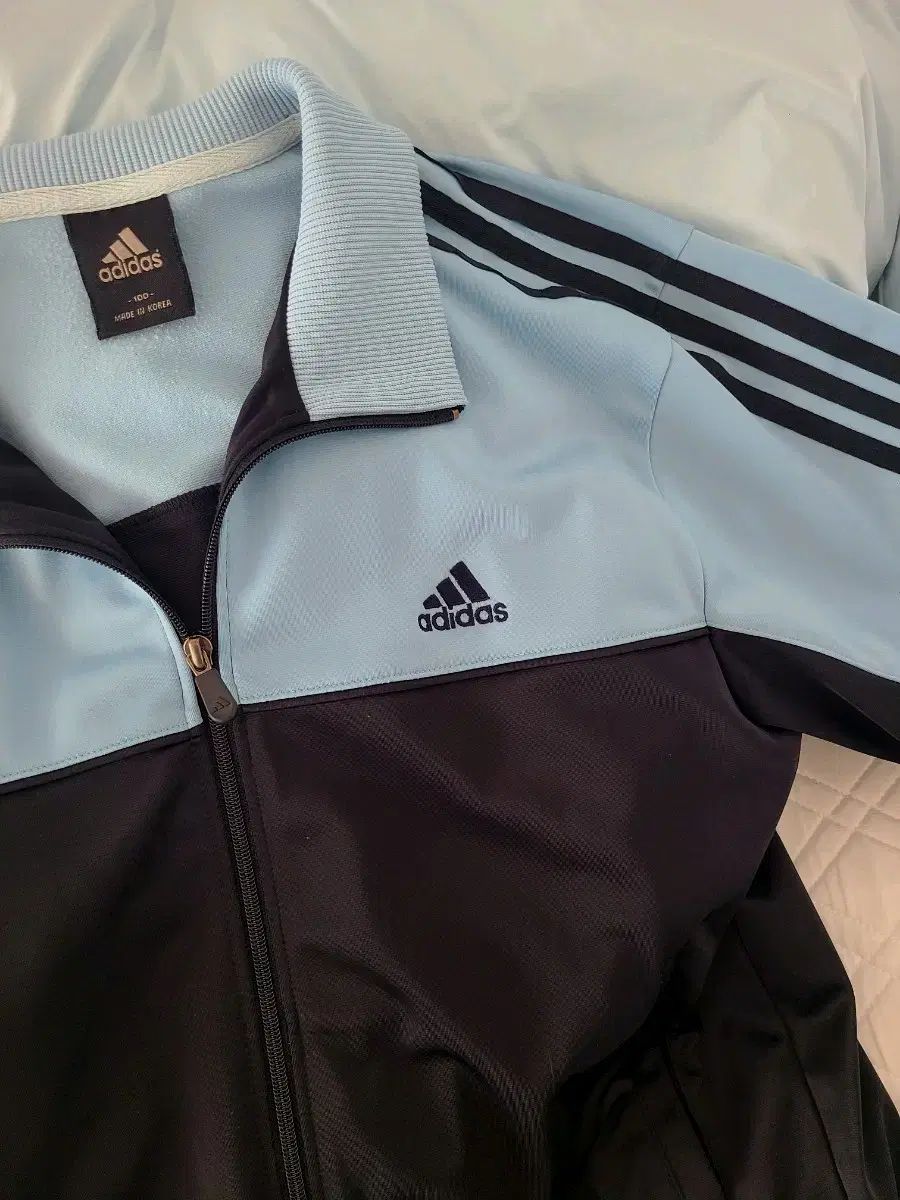 adidas アディダス 水色 ライトブルー ジャージ トラックトップス あのちゃん風 必須アイテム JINLI stc