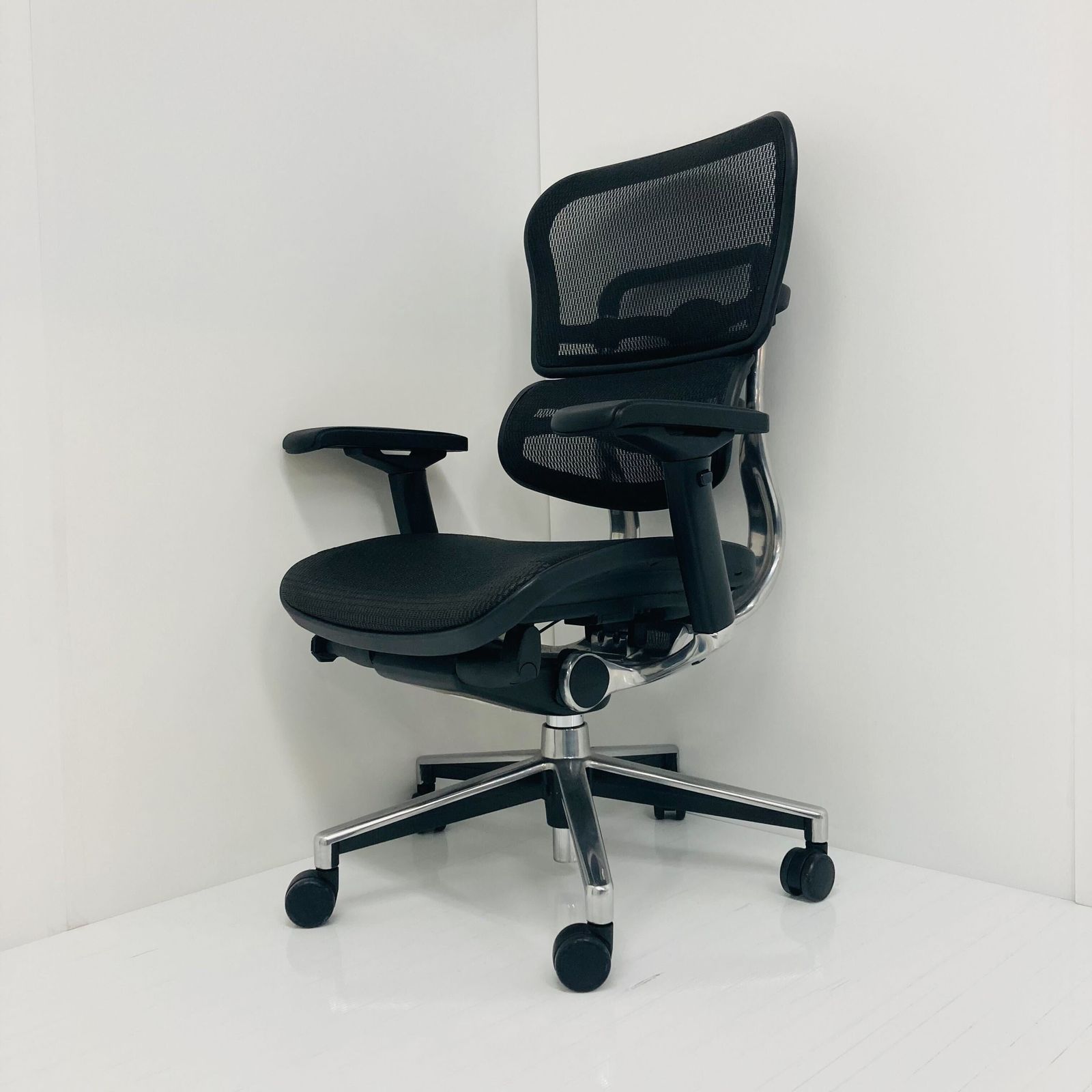 エルゴヒューマン ベーシック ⁄ ヘッドレスト有りメーカー組み立て
