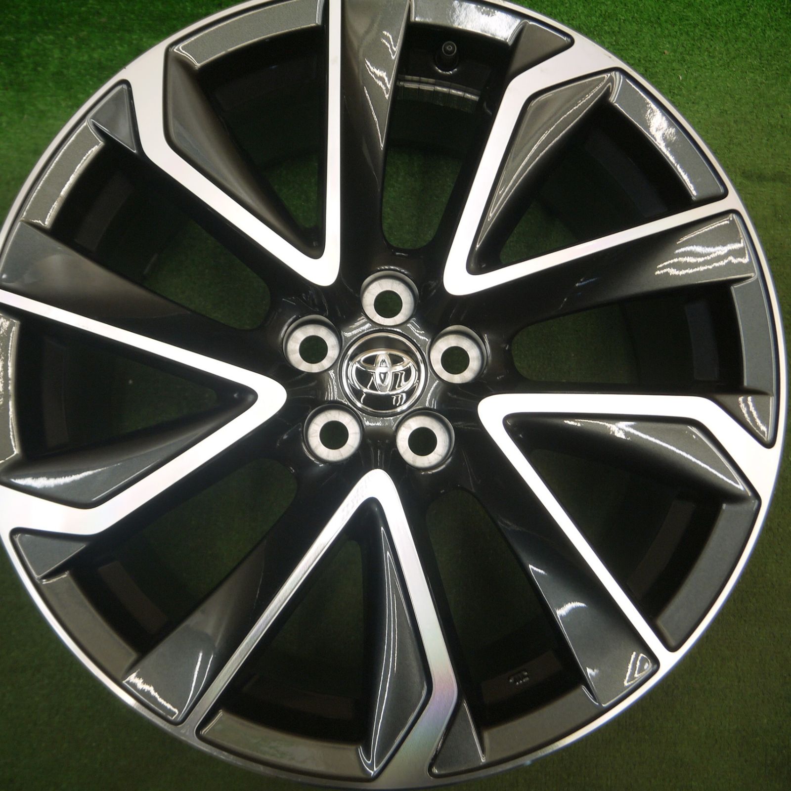 カローラスポーツ 純正ホイール